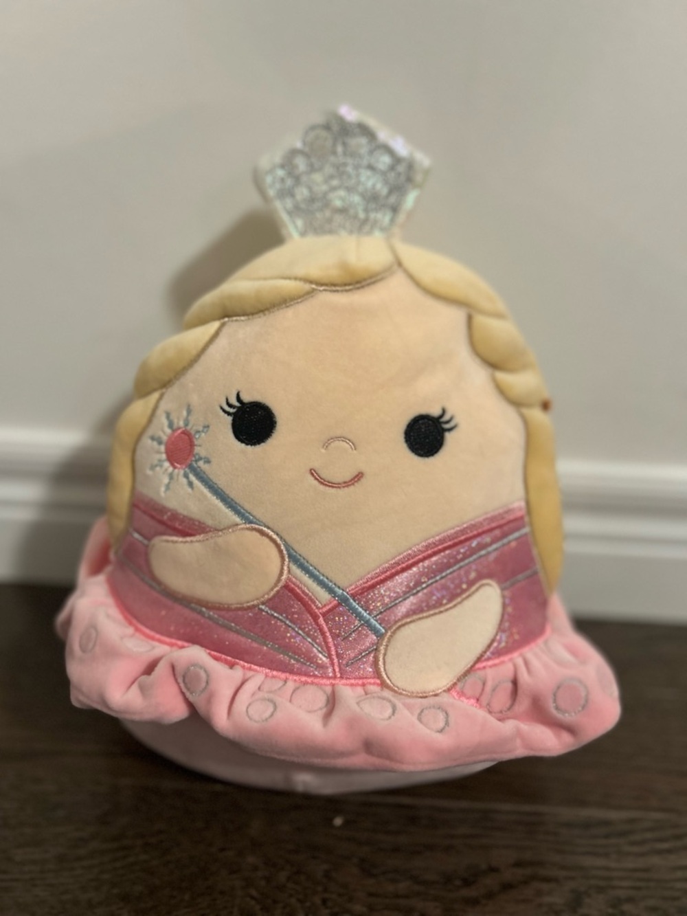 Squishmallows Wicked Pink
Glinda Upland The Good Witch
Shimmery Plush